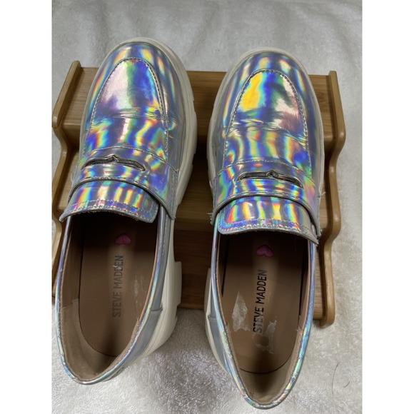 Steve Madden Shoes - Steve Madden Silver Holo Girls Womens Shoes with a Heart Size 4